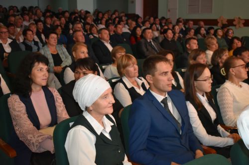 Кайбыч мәдәният йортында укытучыларының һөнәри бәйрәмнәре уңаеннан зур тантана узды