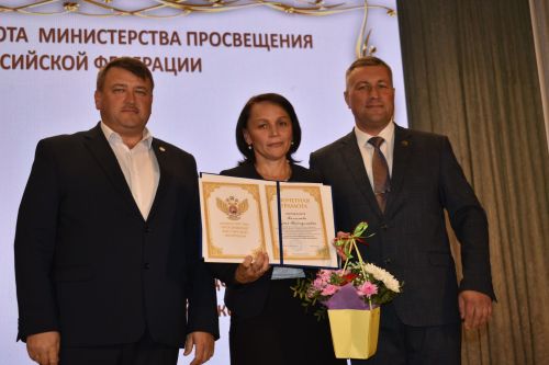 Кайбыч мәдәният йортында укытучыларының һөнәри бәйрәмнәре уңаеннан зур тантана узды
