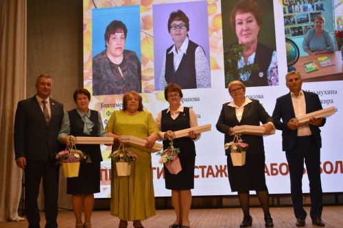 Кайбыч мәдәният йортында укытучыларының һөнәри бәйрәмнәре уңаеннан зур тантана узды