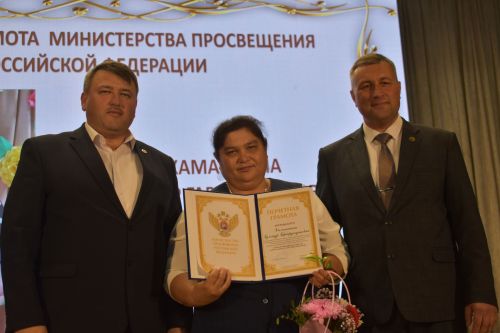 Кайбыч мәдәният йортында укытучыларының һөнәри бәйрәмнәре уңаеннан зур тантана узды