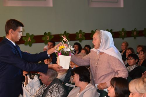 Кайбыч мәдәният йортында укытучыларының һөнәри бәйрәмнәре уңаеннан зур тантана узды