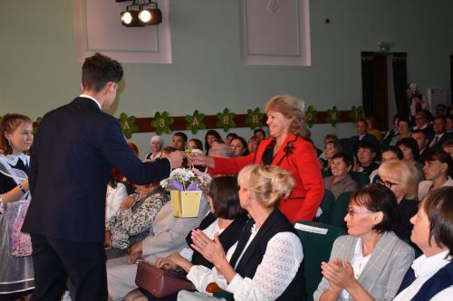 Кайбыч мәдәният йортында укытучыларының һөнәри бәйрәмнәре уңаеннан зур тантана узды
