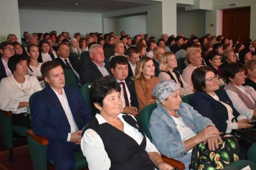 Кайбыч мәдәният йортында укытучыларының һөнәри бәйрәмнәре уңаеннан зур тантана узды