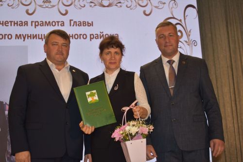 Кайбыч мәдәният йортында укытучыларының һөнәри бәйрәмнәре уңаеннан зур тантана узды