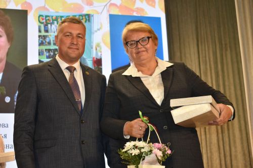 Кайбыч мәдәният йортында укытучыларының һөнәри бәйрәмнәре уңаеннан зур тантана узды