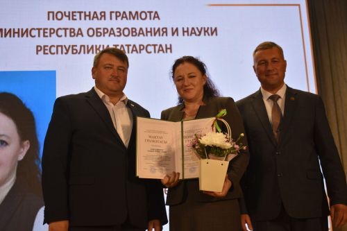 Кайбыч мәдәният йортында укытучыларының һөнәри бәйрәмнәре уңаеннан зур тантана узды