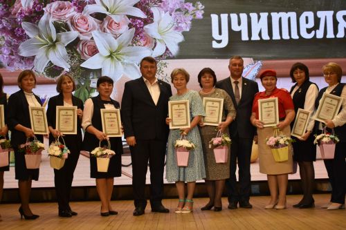 Кайбыч мәдәният йортында укытучыларының һөнәри бәйрәмнәре уңаеннан зур тантана узды