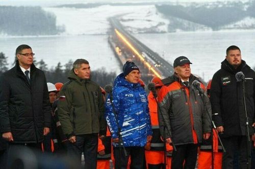Минниханов поблагодарил строителей, столь быстро возведших трассу М12