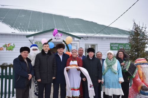 Кыр Буасында төзекләндерелгән авыл клубы ачылды