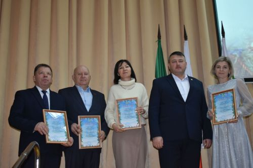 В Кайбицком районе наградили победителей конкурса на новогоднее оформление