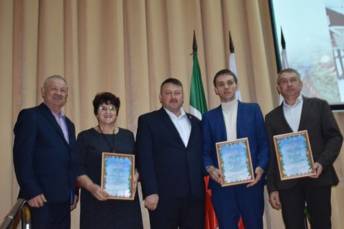 В Кайбицком районе наградили победителей конкурса на новогоднее оформление