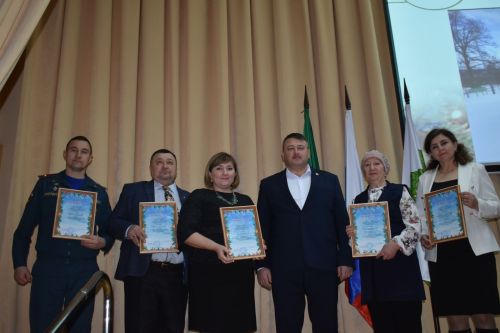 В Кайбицком районе наградили победителей конкурса на новогоднее оформление