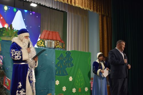 В Кайбицах состоялась новогодняя елка для детей с ограниченными возможностями здоровья, приемных детей, детей-сирот