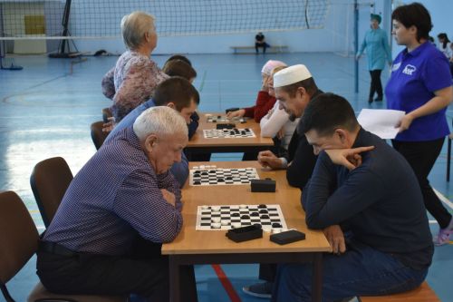 Кайбычта «Салават күпере» спорт-сәламәтләндерү комплексында инвалидлар ункөнлеге уңаеннан физик мөмкинлекләре чикле кешеләр өчен спартакиада үткәрелде