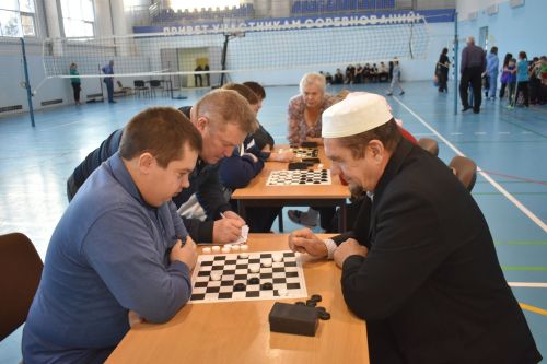Кайбычта «Салават күпере» спорт-сәламәтләндерү комплексында инвалидлар ункөнлеге уңаеннан физик мөмкинлекләре чикле кешеләр өчен спартакиада үткәрелде