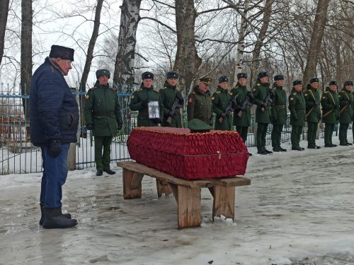 В Кайбицком районе с почестями простились с погибшим участником спецоперации