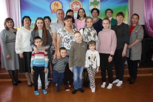 Центр поддержки семейных ценностей Кайбицкого района организовал встречу для многодетных семей