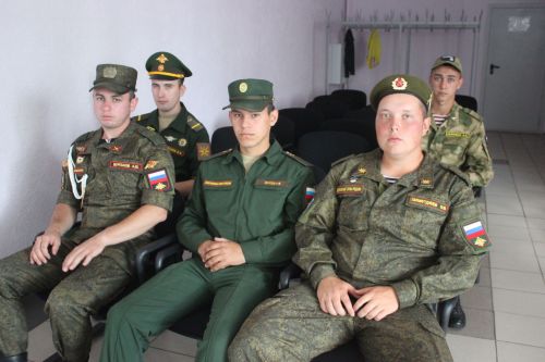 Кайбыч районы башлыгы Россия Кораллы Көчләре сафларында хезмәт итеп кайткан егетләр белән очрашты