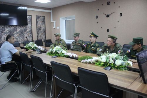 Кайбыч районы башлыгы Россия Кораллы Көчләре сафларында хезмәт итеп кайткан егетләр белән очрашты
