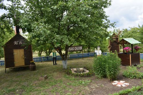 Глава района посетил школы с целью определения объема ремонтных работ, которые будут выполнены в каникулярное время