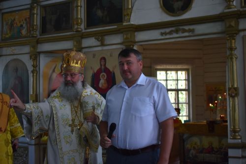 Митрополит Казанский и Татарстанский Кирилл провел божественное богослужение в Успенском храме Кайбицкого района