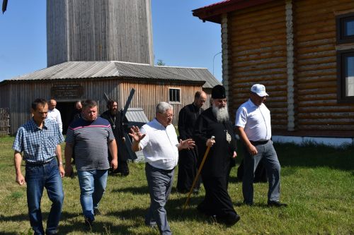 Митрополит Казанский и Татарстанский Кирилл провел божественное богослужение в Успенском храме Кайбицкого района