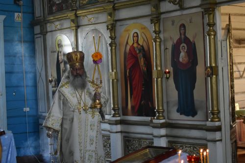 Митрополит Казанский и Татарстанский Кирилл провел божественное богослужение в Успенском храме Кайбицкого района