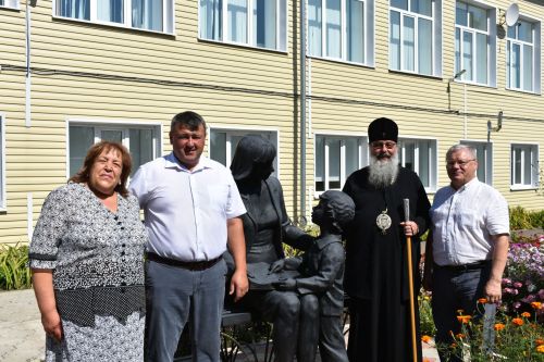 Митрополит Казанский и Татарстанский Кирилл провел божественное богослужение в Успенском храме Кайбицкого района