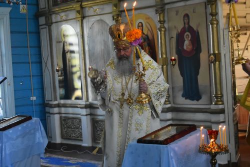 Митрополит Казанский и Татарстанский Кирилл провел божественное богослужение в Успенском храме Кайбицкого района