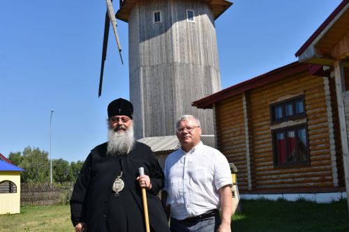 Митрополит Казанский и Татарстанский Кирилл провел божественное богослужение в Успенском храме Кайбицкого района