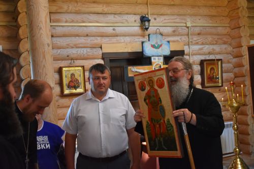 Митрополит Казанский и Татарстанский Кирилл провел божественное богослужение в Успенском храме Кайбицкого района