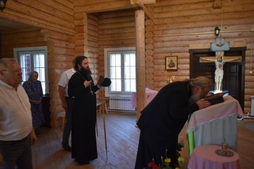 Митрополит Казанский и Татарстанский Кирилл провел божественное богослужение в Успенском храме Кайбицкого района