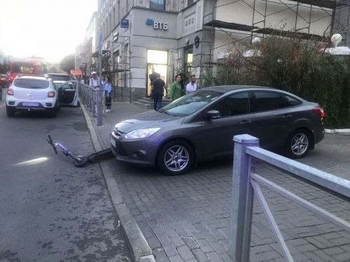В Казани женщина на иномарке сбила девочку на электросамокате
