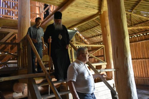 Митрополит Казанский и Татарстанский Кирилл провел божественное богослужение в Успенском храме Кайбицкого района