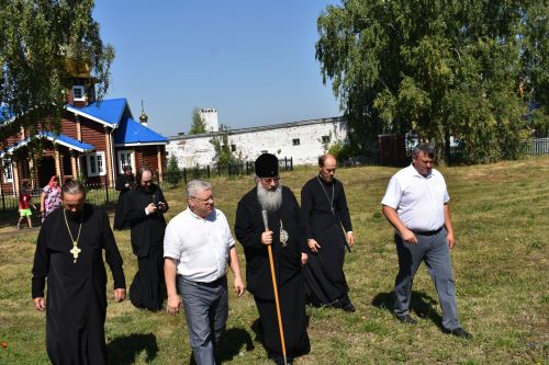 Митрополит Казанский и Татарстанский Кирилл провел божественное богослужение в Успенском храме Кайбицкого района