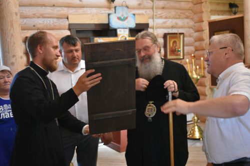 Митрополит Казанский и Татарстанский Кирилл провел божественное богослужение в Успенском храме Кайбицкого района