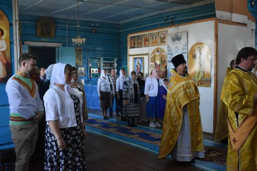 Митрополит Казанский и Татарстанский Кирилл провел божественное богослужение в Успенском храме Кайбицкого района