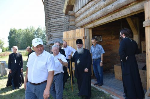 Митрополит Казанский и Татарстанский Кирилл провел божественное богослужение в Успенском храме Кайбицкого района