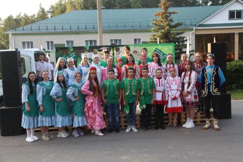 Школьники из Берлибаш — участники слета «Лес в народных традициях»