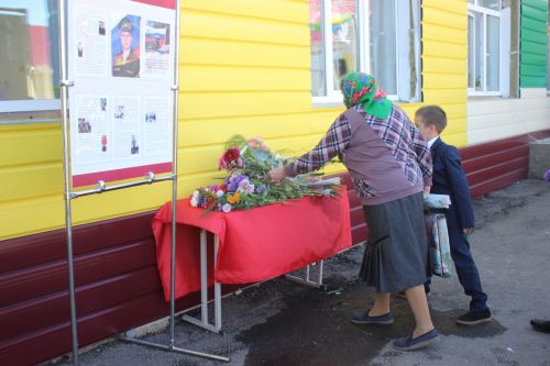 В селе Малые Меми семье погибшего в спецоперации Николая Козина вручили орден Мужества