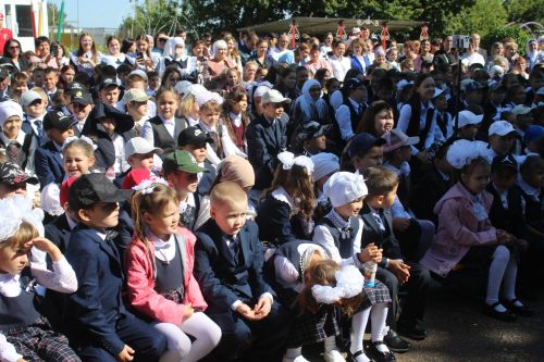 В Большекайбицкой школе прозвенел звонок на первый урок