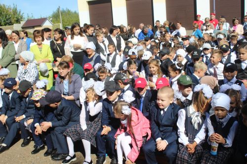 В Большекайбицкой школе прозвенел звонок на первый урок
