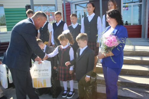 Кече Мәме мәктәбендә узган Белем бәйрәменнән мизгелләр