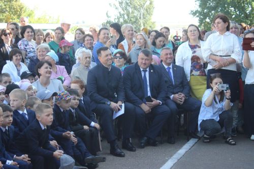 В Большекайбицкой школе прозвенел звонок на первый урок
