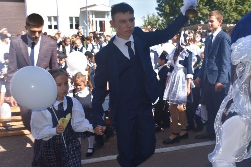 В Большекайбицкой школе прозвенел звонок на первый урок