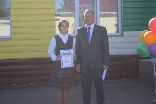 Кече Мәме мәктәбендә узган Белем бәйрәменнән мизгелләр