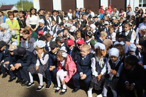 В Большекайбицкой школе прозвенел звонок на первый урок