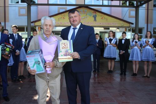 В Большекайбицкой школе прозвенел звонок на первый урок