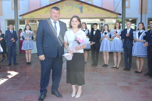 В Большекайбицкой школе прозвенел звонок на первый урок