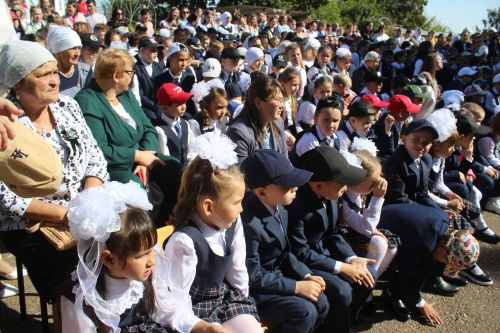 В Большекайбицкой школе прозвенел звонок на первый урок
